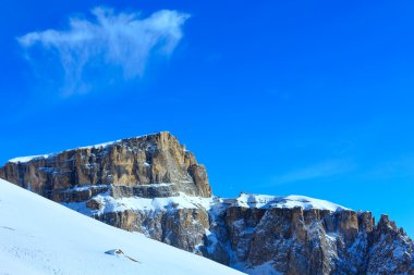 Güzel kış dağ manzarası.
