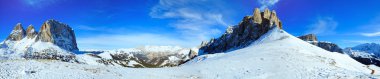 güzel kış dağ panorama (sella pass, İtalya).