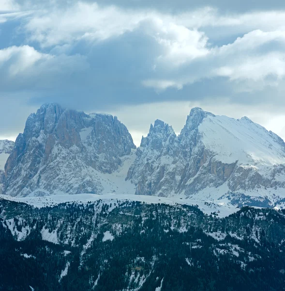 Bellissimo paesaggio montano invernale. — Foto Stock