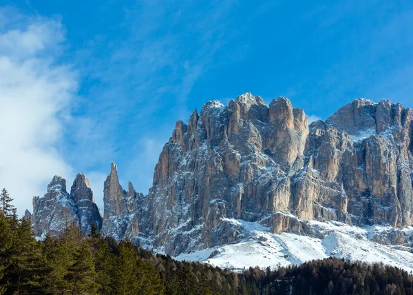 Piękne zimowe skalista góra krajobraz (Dolomity wielkie drogi) — Zdjęcie stockowe