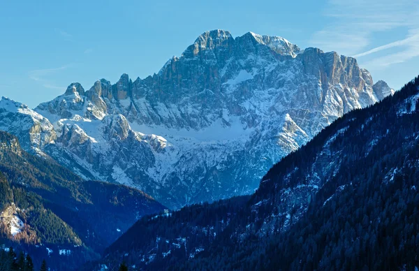 Piękny zimowy krajobraz górski. — Zdjęcie stockowe