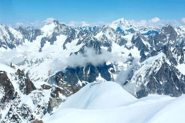 Mont Blanc maciço da montanha (vista de Aiguille du Midi Mount, F — Fotografia de Stock