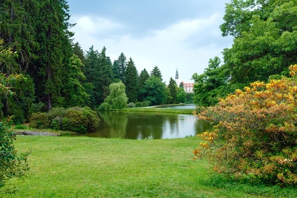 Castle Pruhonice eller Pruhonicky zamek sommer udsigt (Prag, Tjekkiet ) - Stock-foto