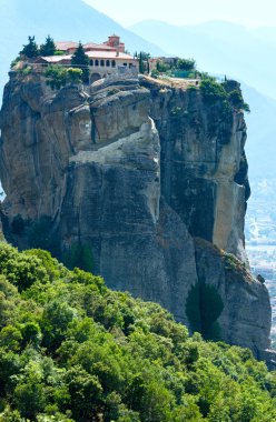rocky Meteora manastırları