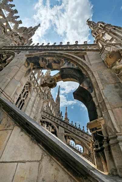 Acoperișul Catedralei din Milano (Italia ) — Fotografie, imagine de stoc