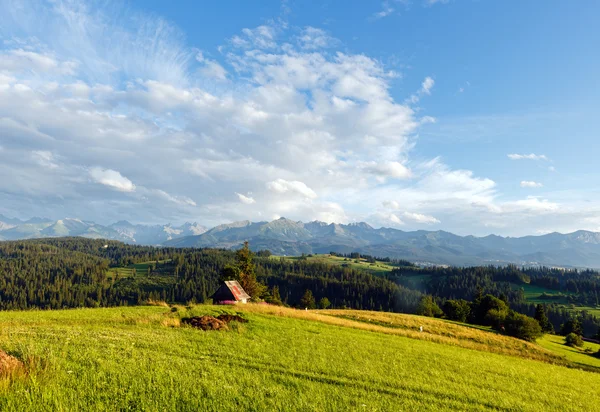 Sommar kväll land bergslandskap — Stockfoto