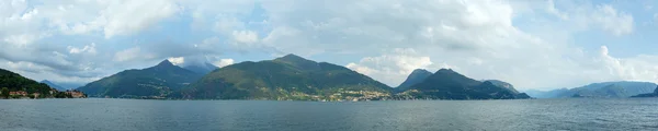 Lac de Côme (Italie) panorama d'été . — Photo
