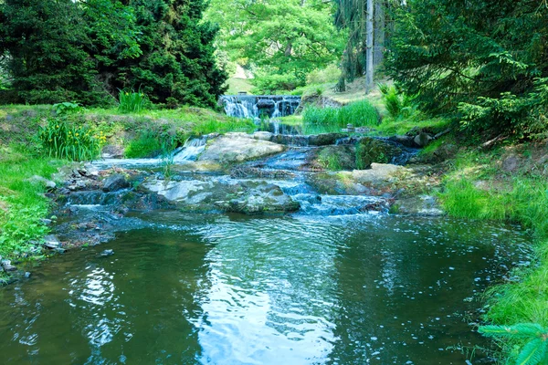 Summer city park view with stream. — Stock Photo, Image