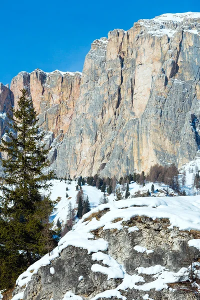 Bellissimo paesaggio montano roccioso invernale . — Foto Stock