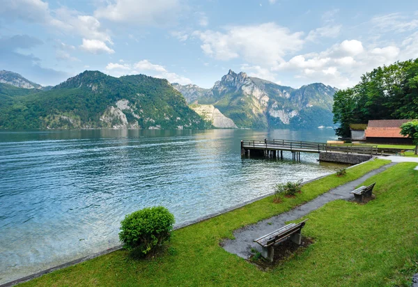 Traunsee zomer lake (Oostenrijk). — Stockfoto
