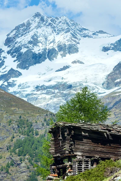 Alpes de verano montaña — Foto de Stock