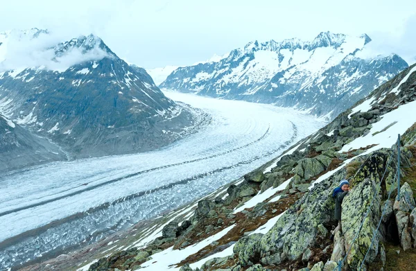 伟大的阿莱奇冰川 （bettmerhorn，瑞士） 和男孩. — 图库照片