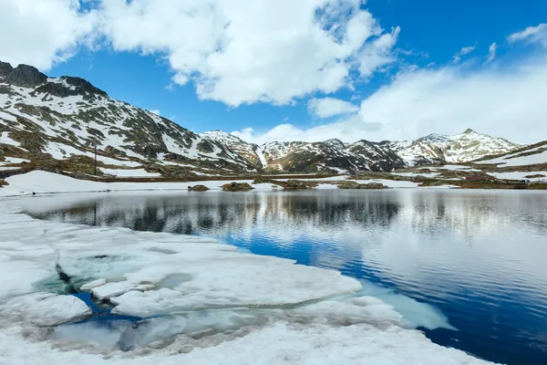 Alpes lago de montanha — Fotografia de Stock