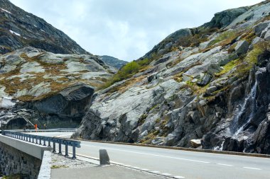 Alp dağ geçidi yaz