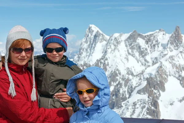 Família e Mont Blanc montanha maciço atrás (França  ) — Fotografia de Stock