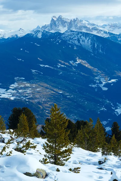 Beautiful winter mountain landscape. — Stock Photo, Image