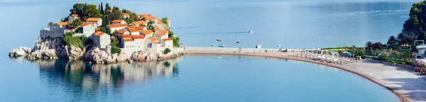 Το πρωί θέα Sveti Stefan θάλασσα νησίδα (Μαυροβούνιο) — Φωτογραφία Αρχείου