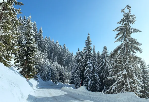 Morgon vinterlandskap berg — Stockfoto