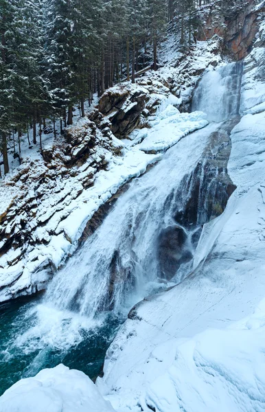 Alpes cascada invierno vista —  Fotos de Stock