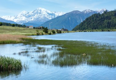Yaz reschensee Alp görünümü (İtalya).