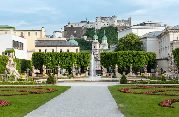 Summer city garden (Salzburg, Austria) — Stock Photo, Image