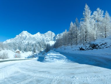 sabah kış dağ yolu.