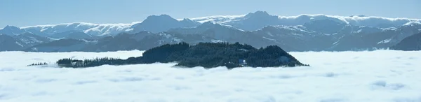 Cloudy winter mountain panorama. — Stock Photo, Image