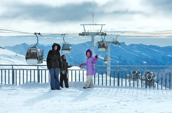 Family on ski station top and snowfall (Molltaler Gletscher, Aus — Stock Photo, Image