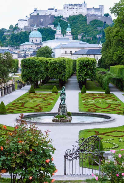 Jardines de verano del Palacio de Mirabell (Salzburgo, Austria) ) — Foto de Stock