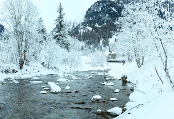 Winter-Bergfluss — Stockfoto