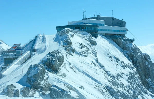 Kış dachstein dağ manzarası ve üst istasyonu kablo araba — Stok fotoğraf