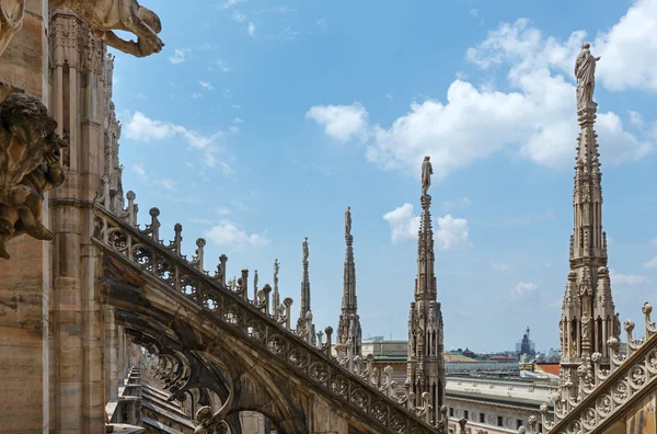 A tető Milánó katedrálisa (Olaszország) — Stock Fotó