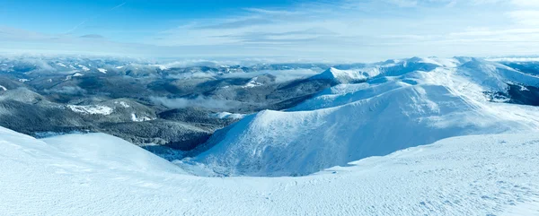 Mattina inverno panorama montano (Carpazi, Ucraina ). — Foto Stock