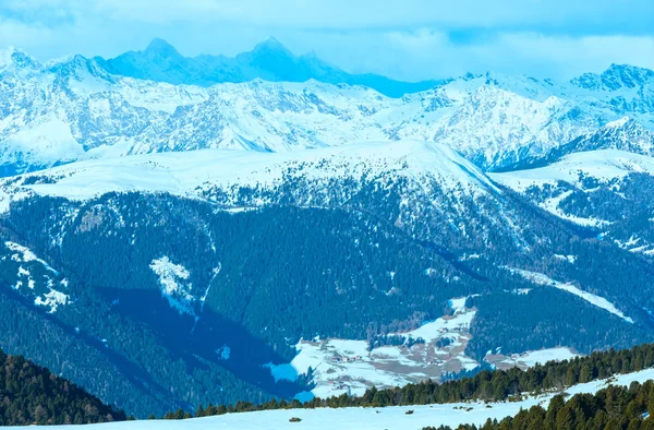 Schöne winterliche Berglandschaft. — Stockfoto