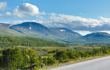 Norveç yaz road (yakın dombas, norge)