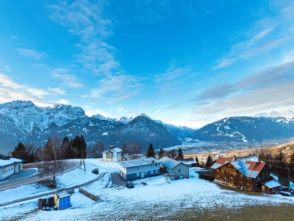 Zimní horské vesnice (Rakousko). — Stock fotografie