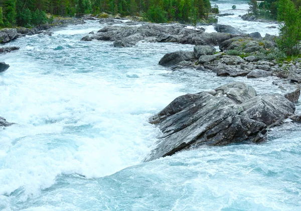 Sommer-Bergfluss-Wasserfälle (norge) — Stockfoto