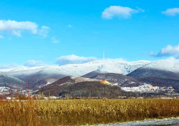 冬季国家景观和山 （乌克兰). — 图库照片