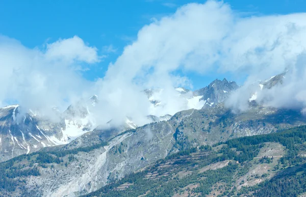 Paesaggio montano estivo (Alpi, Svizzera ) — Foto Stock