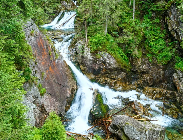 Cascata vista estate . — Foto Stock