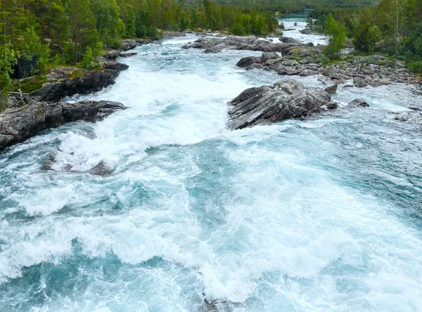 Cascadas de río de montaña de verano (Norge ) — Foto de Stock