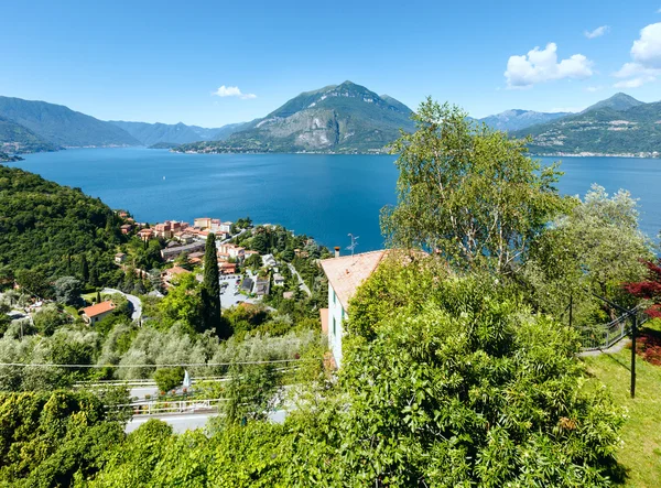 Jezero como letní pohled (Itálie) — Stock fotografie