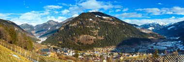 Kış dağ köyü panorama (Avusturya).