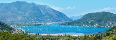 birçok yelkenli gemiler Bay (nydri, lefkada, Yunanistan)