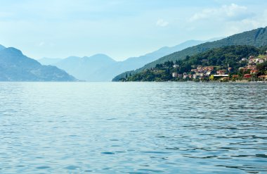 Gemi görünümünden Como Gölü (İtalya)