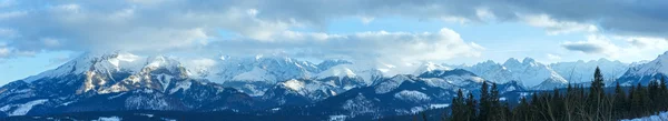 Зимняя горная панорама (Словакия, Высокие Татры ). — стоковое фото