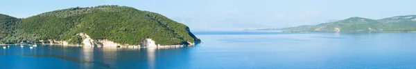 Lefkas kusten sommaren panorama (Grekland) — Stockfoto