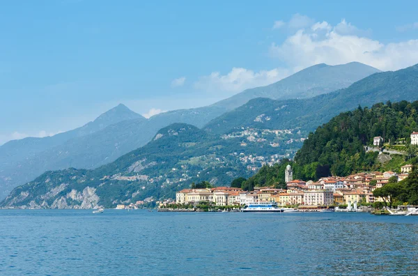 Het Comomeer (Italië) uitzicht vanaf schip — Stockfoto