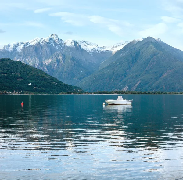 Lago de Como (Italia) vista de la tarde de verano — Foto de Stock
