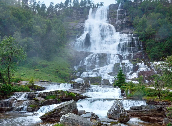 Verão Tvindefossen cachoeiras (Noruega ) — Fotografia de Stock
